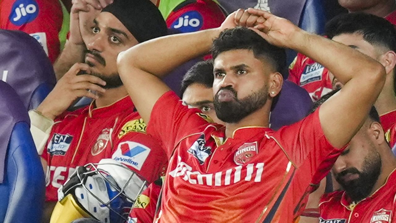 ശുഭ്മന് ഗില്, യശ്വസി ജയ്സ്വാള് അടക്കമുള്ള പ്രമുഖരും ചോപ്രയുടെ അന്തിമ ഇലനിലില്ല. ഓറഞ്ച് ക്യാപ് നേടിയ ഗുജറാത്ത് ടൈറ്റന്സ് താരം സായ് സുദര്ശനാണ് ചോപ്രയുടെ ടീമിലെ ഓപ്പണര്. 15 മത്സരങ്ങളില് നിന്ന് 759 റണ്സാണ് സായ് നേടിയത്.