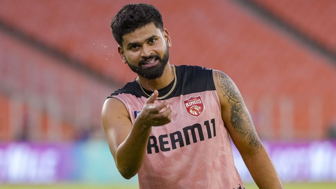 ഏകദിനത്തില് രോഹിത് ശര്മയും, ടി20യില് സൂര്യകുമാര് യാദവും, ടെസ്റ്റില് ശുഭ്മന് ഗില്ലുമാണ് ഇന്ത്യയുടെ ക്യാപ്റ്റന്മാര്. രോഹിതിന് ശേഷം ഗില്ലിനെയാണ് ഏകദിനത്തിലെ ക്യാപ്റ്റന് സ്ഥാനത്തേക്ക് പരിഗണിക്കുന്നത്.