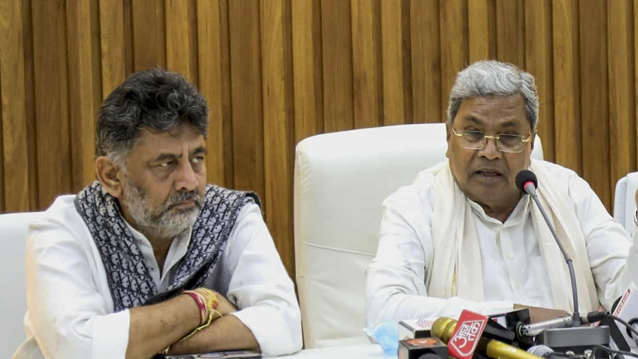 Bengaluru Stampede: ബെംഗളൂരു ദുരന്തം; സിദ്ധരാമയ്യയെയും ഡി.കെ. ശിവകുമാറിനെയും ഡല്‍ഹിയിലേക്ക് വിളിപ്പിച്ച് കോണ്‍ഗ്രസ് ഹൈക്കമാന്‍ഡ്‌