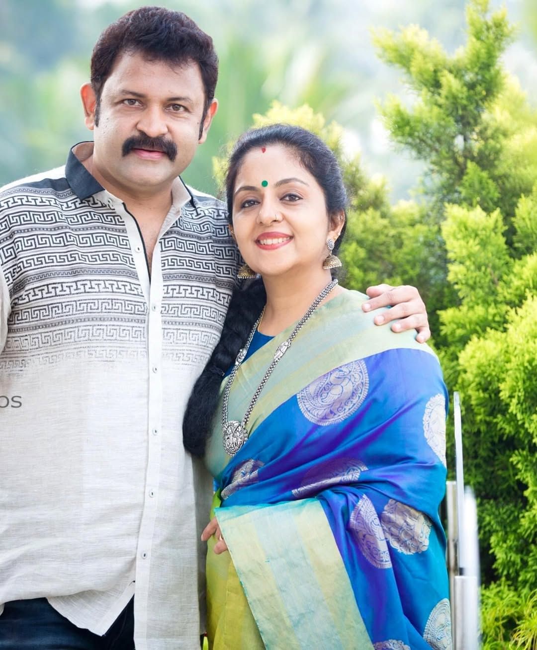 കുടുംബാംഗങ്ങളും അടുത്ത സുഹൃത്തുക്കളും മാത്രം പങ്കെടുത്ത പരിപാടിയായിരുന്നു നടന്‍ കൃഷ്ണ കുമാറിന്റെ പിറന്നാള്‍ ആഘോഷം പരിപാടിയില്‍ വെച്ച് സിന്ധു കൃഷ്ണ കുമാറിനെ കുറിച്ച് പറഞ്ഞ കാര്യങ്ങളാണ് എല്ലാവരുടെയും ശ്രദ്ധയാകര്‍ഷിക്കുന്നത്. (Image Credits: Instagram)