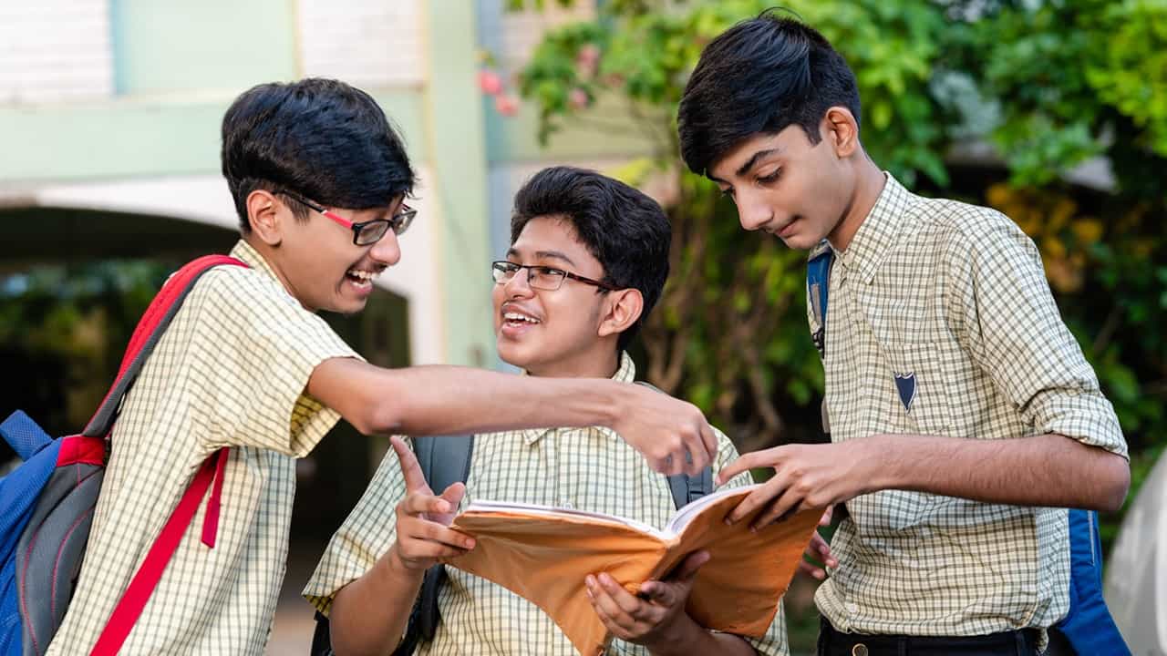 Kerala Plus One Admission 2025: മഴ അവധി പ്ലസ് വണ് പ്രവേശനത്തെ ബാധിക്കുമോ? മൂന്നാം അലോട്ട്മെന്റിലെ അഡ്മിഷന് ഇന്ന് മുതല്; ഇക്കാര്യം ശ്രദ്ധിക്കണം Kerala Plus One Admission 2025: മഴ അവധി പ്ലസ് വണ് പ്രവേശനത്തെ ബാധിക്കുമോ? മൂന്നാം അലോട്ട്മെന്റിലെ അഡ്മിഷന് ഇന്ന് മുതല്; ഇക്കാര്യം ശ്രദ്ധിക്കണം