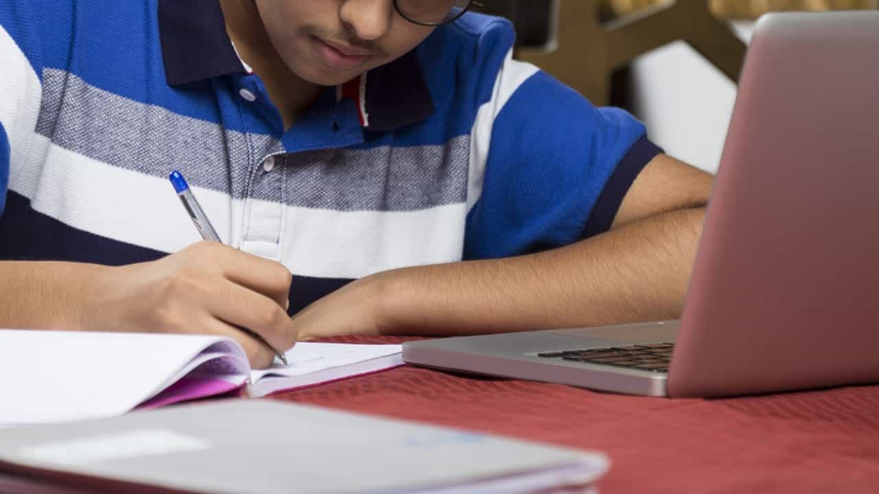 Guruvayur Devaswom LDC Exam 2025: ഗുരുവായൂര്‍ ദേവസ്വത്തിലെ എല്‍ഡി ക്ലര്‍ക്ക് ജോലി കിട്ടാന്‍ എന്തൊക്കെ പഠിക്കണം? സിലബസ് ഇവിടെയുണ്ട്‌