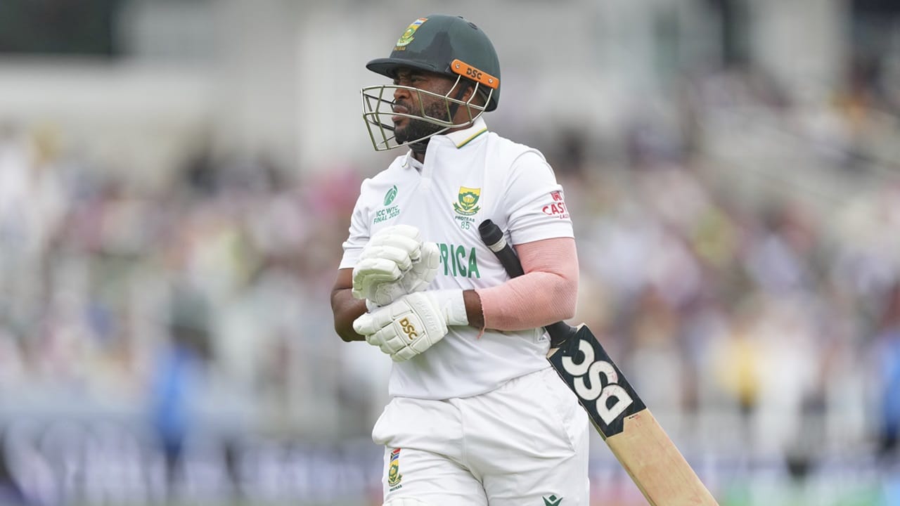 മത്സരത്തില് രണ്ട് ദിനം മാത്രം ശേഷിക്കെ, ദക്ഷിണാഫ്രിക്കയ്ക്ക് ജയിക്കാന് 69 റണ്സ് മാത്രം മതി. എട്ട് വിക്കറ്റുകളും ബാക്കിയുണ്ട്.