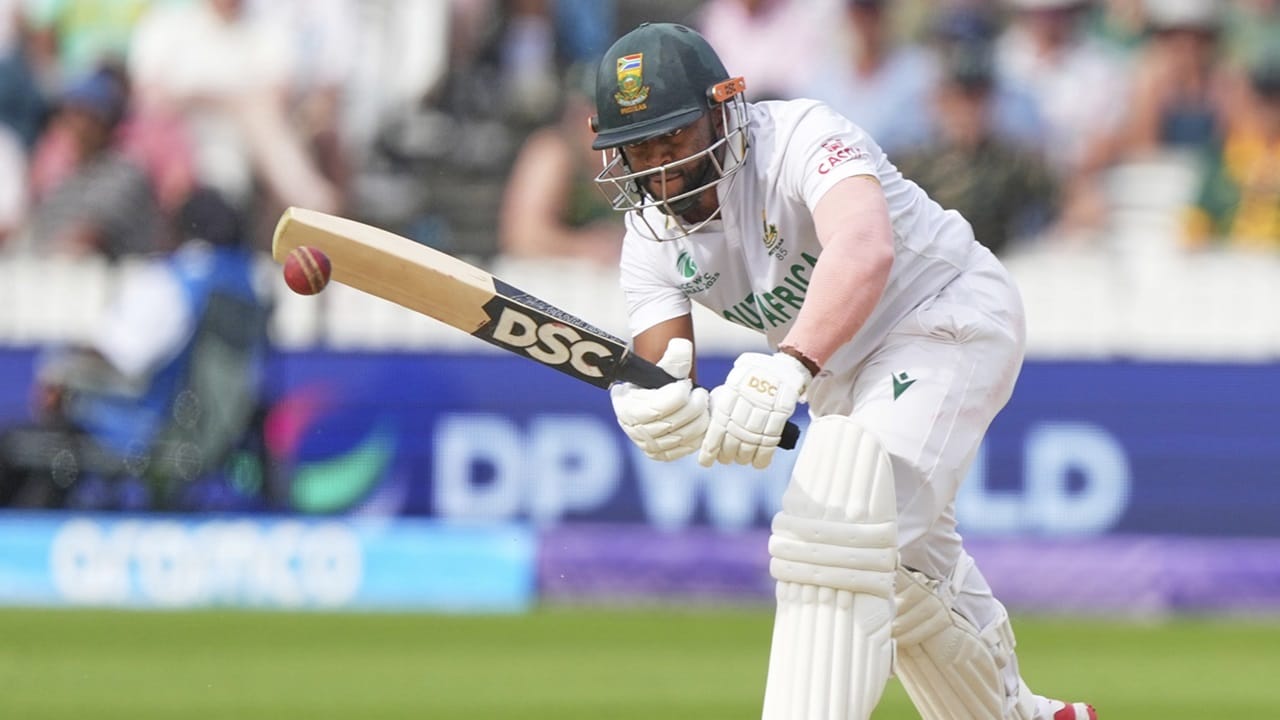 പ്രതികൂല സാഹചര്യത്തിലും ടീമിനായി പൊരുതുന്ന ബവുമ പ്രോട്ടീസിന്റെ പടക്കുതിരയായി മാറുന്ന കാഴ്ചയ്ക്കാണ് ലോര്ഡ്സ് സ്റ്റേഡിയം സാക്ഷ്യം വഹിച്ചത്. താരത്തിന് ആരാധക പ്രശംസയും ഏറുകയാണ്.