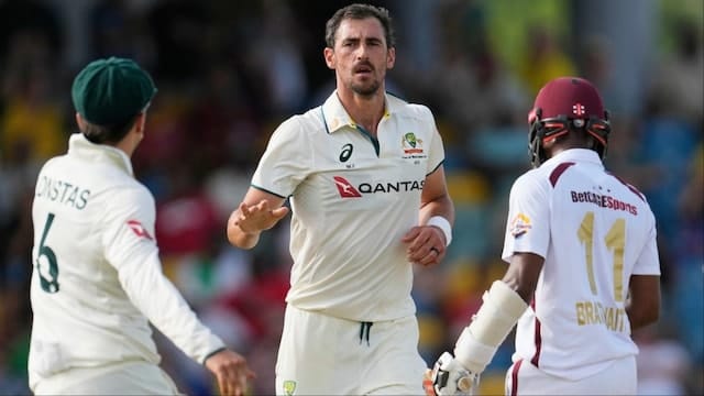 58ആം ഓവറിൽ അമ്പയറിങ് പിഴവ് വീണ്ടും കണ്ടു. ബ്യൂ വെബ്സ്റ്ററിൻ്റെ പന്തിൽ ഷായ് ഹോപ്പിനെ വിക്കറ്റ് കീപ്പർ അലക്സ് കാരി പിടികൂടി. ഫീൽഡ് അമ്പയർ തേർഡ് അമ്പയറിന് തീരുമാനം കൈമാറി. ടിവി റിപ്ലേകളിൽ പന്ത് നിലത്തുതട്ടി എന്ന് വ്യക്തമായെങ്കിലും തേർഡ് അമ്പയർ ഔട്ട് വിധിച്ചു. 
