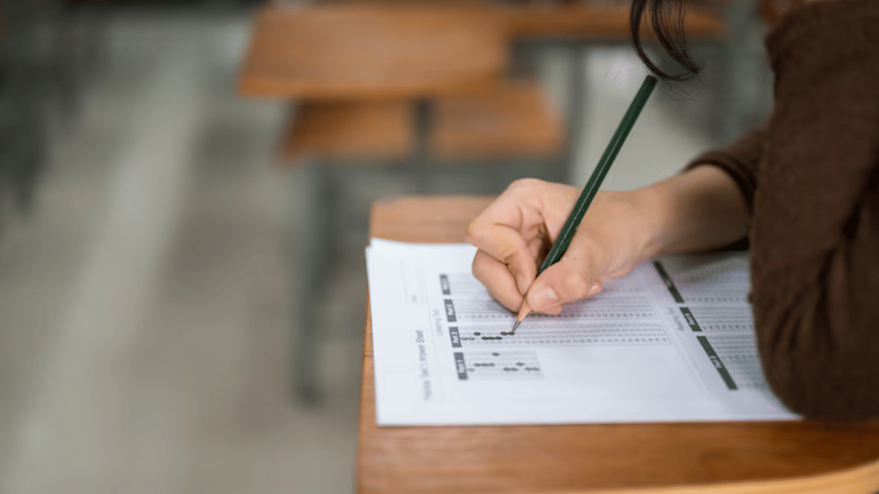 UGC NET Admit Card 2025: ഇനി വൈകരുത്! യുജിസി നെറ്റ് അഡ്മിറ്റ് കാർഡ് പുറത്ത്; എങ്ങനെ ഡൗൺലോഡ് ചെയ്യാം