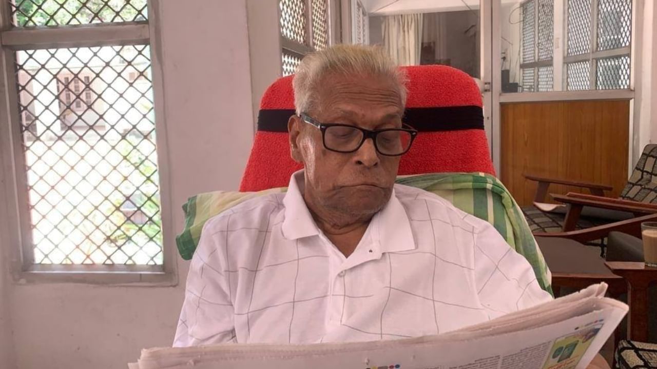 VS Achuthanandan: വിഎസ് അച്യുതാനന്ദൻ്റെ ആരോഗ്യനിലയിൽ നിർണായക അപ്ഡേറ്റുമായി ആശുപത്രി; ചികിത്സ പ്രത്യേക മെഡിക്കൽ സംഘത്തിൻ്റെ മേൽനോട്ടത്തിൽ VS Achuthanandan: വിഎസ് അച്യുതാനന്ദൻ്റെ ആരോഗ്യനിലയിൽ നിർണായക അപ്ഡേറ്റുമായി ആശുപത്രി; ചികിത്സ പ്രത്യേക മെഡിക്കൽ സംഘത്തിൻ്റെ മേൽനോട്ടത്തിൽ