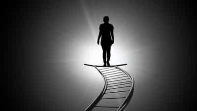 Viral News: കാമുകിയുടെ ചിതയിലേക്ക്  ചാടി യുവാവ്, ബന്ധുക്കൾ നോക്കിയിരുന്നില്ല