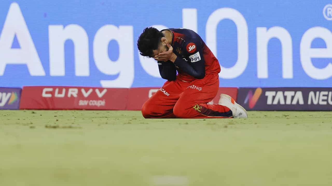 Bengaluru Stampede: പറയാൻ വാക്കുകളില്ല; ചിന്നസ്വാമിയിലെ ദുരന്തത്തിൽ പ്രതികരണവുമായി കോലി Bengaluru Stampede: പറയാൻ വാക്കുകളില്ല; ചിന്നസ്വാമിയിലെ ദുരന്തത്തിൽ പ്രതികരണവുമായി കോലി