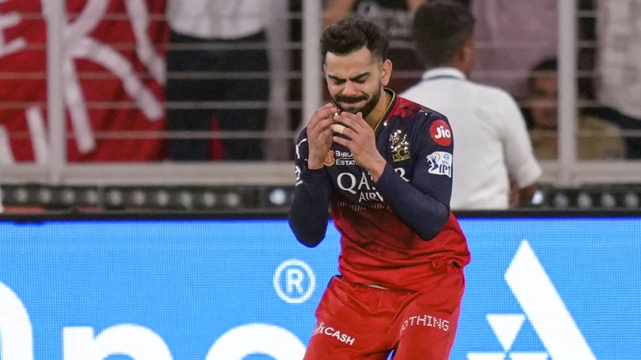RCB Victory Parade Stampede: ‘വിരാട് കോലി നിരപരാധിയാണ്, വിവരം കോലി അറിഞ്ഞിരുന്നെങ്കില് ആ നിമിഷം ഇറങ്ങിപ്പോയെനെ’: പിന്തുണച്ച് മുൻ ഇന്ത്യൻ താരം RCB Victory Parade Stampede: ‘വിരാട് കോലി നിരപരാധിയാണ്, വിവരം കോലി അറിഞ്ഞിരുന്നെങ്കില് ആ നിമിഷം ഇറങ്ങിപ്പോയെനെ’: പിന്തുണച്ച് മുൻ ഇന്ത്യൻ താരം