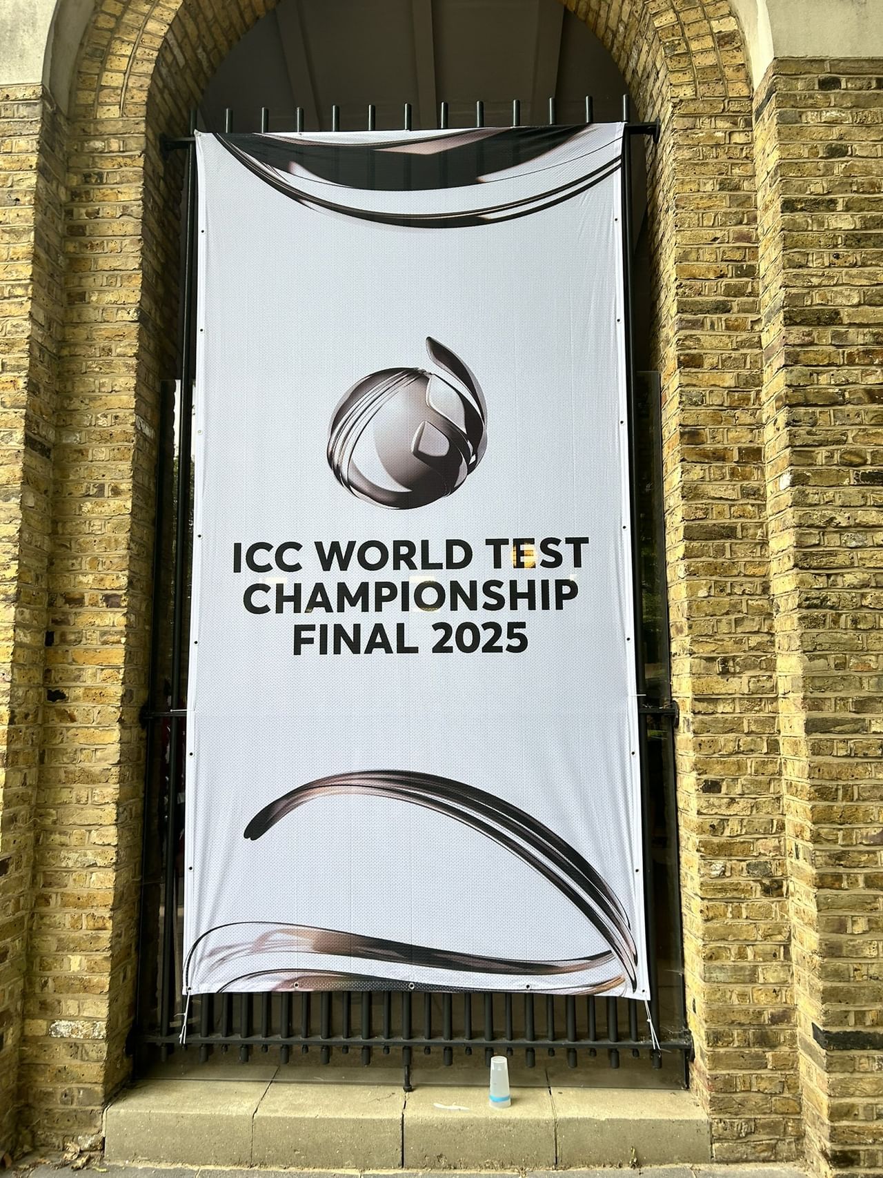 അടുത്ത മാസം സിംഗപ്പൂരിൽ വച്ച് നടക്കുന്ന ഐസിസി വാർഷിക കോൺഫറൻസിൽ വച്ച് ഇക്കാര്യം തീരുമാനിക്കപ്പെടും. എന്നാൽ, നിലവിലെ ഫൈനൽ അവസാനിക്കുന്ന മുറയ്ക്ക് 2027 ലോക ടെസ്റ്റ് ചാമ്പ്യൻഷിപ്പിനുള്ള മുന്നൊരുക്കങ്ങൾ ഇംഗ്ലണ്ട് ക്രിക്കറ്റ് ബോർഡ് ആരംഭിക്കുമെന്നാണ് റിപ്പോർട്ട്.