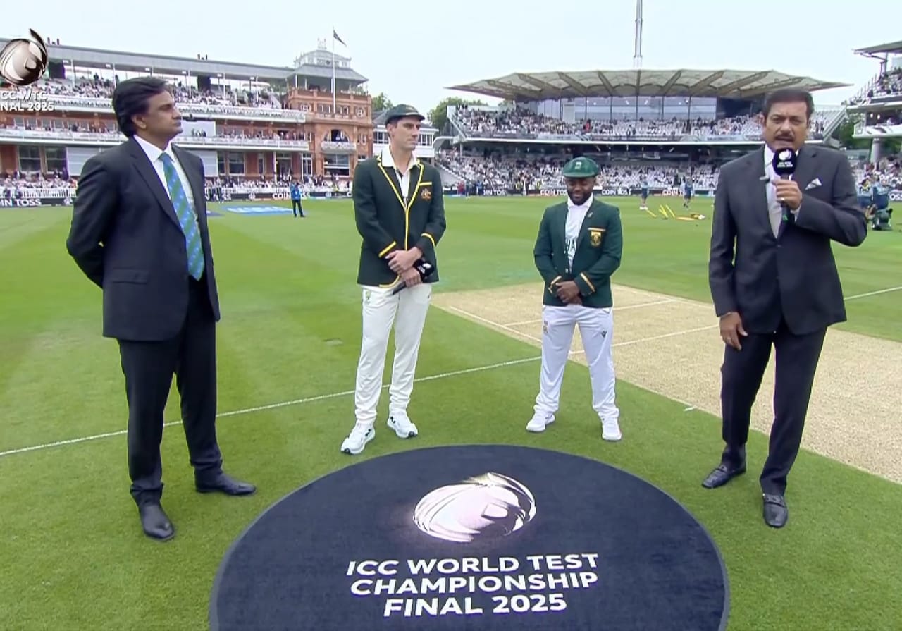 ലോക ടെസ്റ്റ് ചാമ്പ്യൻഷിപ്പിൻ്റെ ഫൈനൽ വേദിയായി ഇംഗ്ലണ്ട് മാത്രമാണ് പരിഗണിക്കാറുള്ളത്. ഇതിൽ മാറ്റം വരുത്തി മറ്റ് രാജ്യങ്ങളെയും ഫൈനൽ വേദിയായി പരിഗണിക്കണമെന്ന് ഇന്ത്യ ഉൾപ്പെടെ ആവശ്യപ്പെട്ടിരുന്നു. എന്നാൽ, ഈ ആവശ്യം ഐസിസി ചെവിക്കൊണ്ടില്ലെന്നാണ് റിപ്പോർട്ട്. (Image Courtesy - Social Media)
