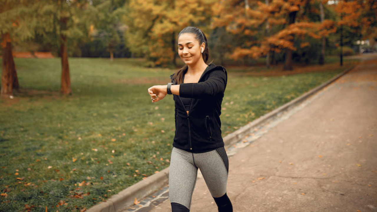 Weight Loss Tips: രാവിലെയോ വൈകുന്നേരമോ: ശരീരഭാരം കുറയ്ക്കാൻ എപ്പോൾ നടക്കുന്നതാണ് നല്ലത് Weight Loss Tips: രാവിലെയോ വൈകുന്നേരമോ: ശരീരഭാരം കുറയ്ക്കാൻ എപ്പോൾ നടക്കുന്നതാണ് നല്ലത്