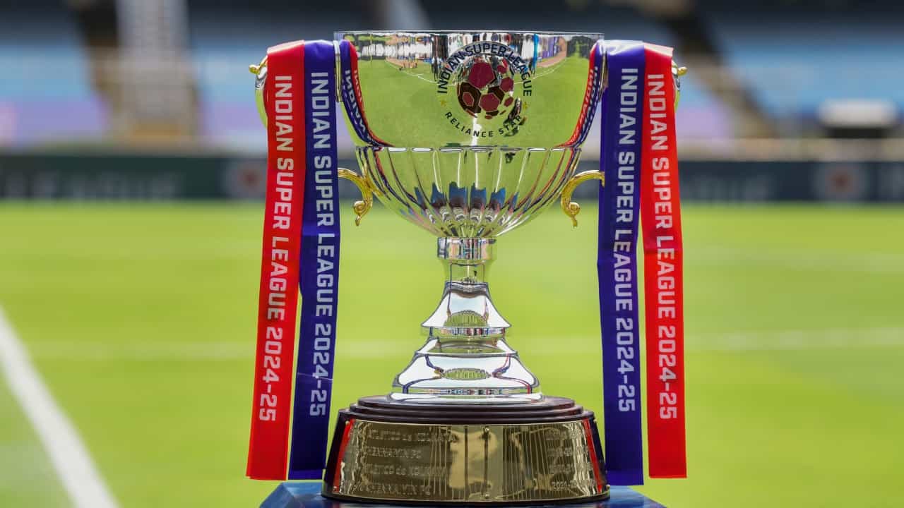 ISL: ഐഎസ്എലിൻ്റെ ഭാവി ചോദ്യത്തിലാക്കിയ കരാർ; എഐഎഫ്എഫും എഫ്എസ്ഡിഎല്ലും തമ്മിലുള്ള നിയമപോരാട്ടം എന്ത്? ISL: ഐഎസ്എലിൻ്റെ ഭാവി ചോദ്യത്തിലാക്കിയ കരാർ; എഐഎഫ്എഫും എഫ്എസ്ഡിഎല്ലും തമ്മിലുള്ള നിയമപോരാട്ടം എന്ത്?