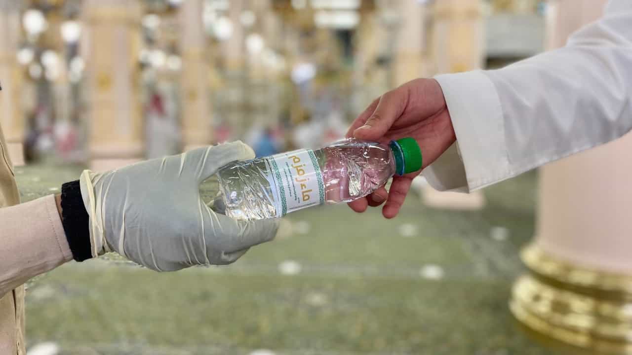 Zamzam Water: സംസം വെള്ളം വിൽക്കരുത്; പ്രാദേശിക കടയുടമകൾക്ക് നിർദ്ദേശം നൽകി ഷാർജ അധികൃതർ
