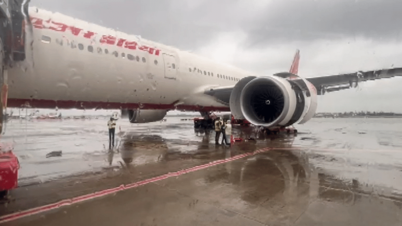 Air india Flights: അഹമ്മദാബാദ് വിമാനാപകടത്തിന് പിന്നാലെ, എയർ ഇന്ത്യ അഞ്ച് അന്താരാഷ്ട്ര സർവീസുകൾ റദ്ദാക്കി Air india Flights: അഹമ്മദാബാദ് വിമാനാപകടത്തിന് പിന്നാലെ, എയർ ഇന്ത്യ അഞ്ച് അന്താരാഷ്ട്ര സർവീസുകൾ റദ്ദാക്കി