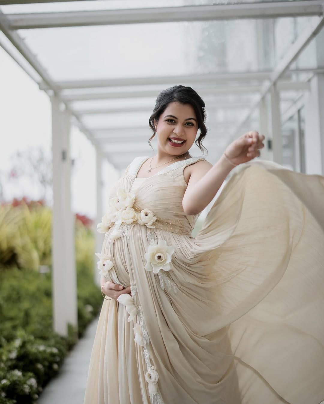 ഓസിയുടെ ബേബിക്കായി കുറച്ച് ഷോപ്പിങ് നടത്തിയെന്നാണ് സിന്ധു കൃഷ്ണ പറയുന്നത്. പേരക്കുട്ടിക്കായി പെട്ടി നിറയെ സാധനങ്ങൾ വാങ്ങിയെന്നാണ് സിന്ധു വീഡിയോയിൽ പറഞ്ഞത്.

