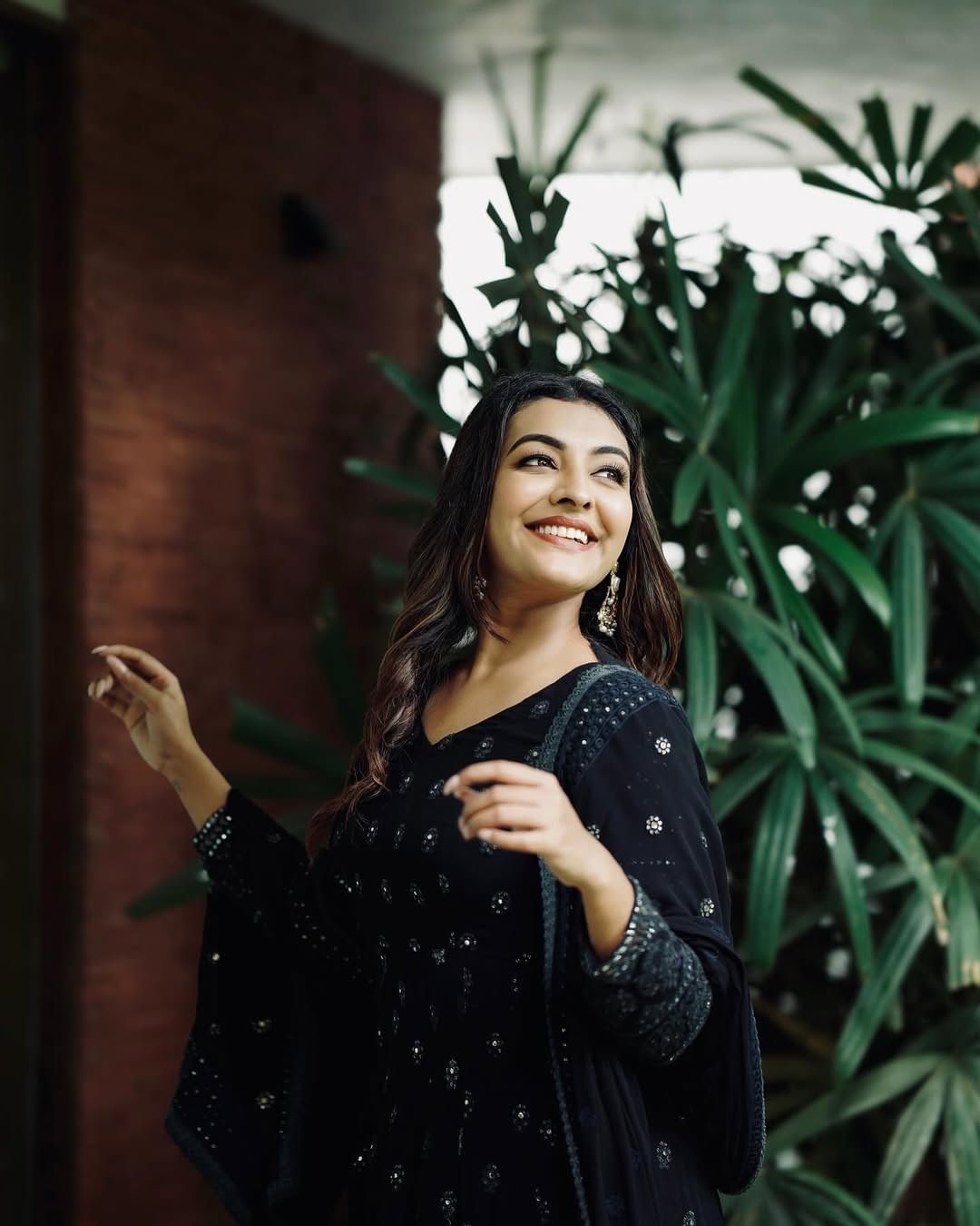 റിസ്ക്ക് എടുക്കാതെ നന്നായി റെസ്റ്റ് എടുത്ത് തന്നെയാണ് അമ്പലങ്ങൾ സന്ദർശിക്കുന്നതെന്നും താരം പറഞ്ഞു. ക്ഷേത്ര ദർശനത്തിനുശേഷം തിരുവനന്തപുരത്ത് പരിചയമുള്ള കുടുംബങ്ങളേയും സുഹൃത്തുക്കളേയും കൂടി സന്ദർശിച്ചശേഷമാണ് ദുർ​ഗ കൊച്ചിക്ക് മടങ്ങിയത്.