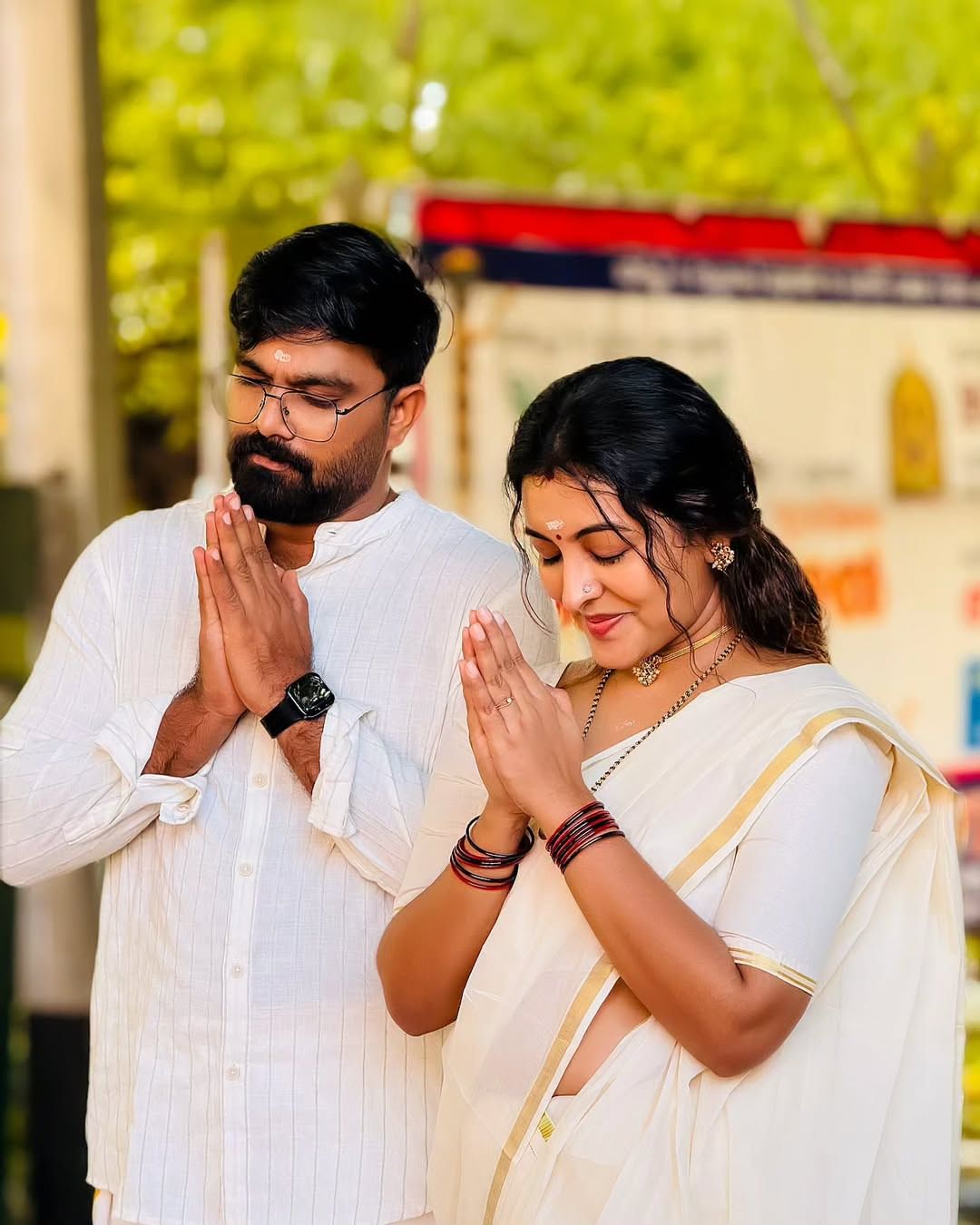 കുഞ്ഞിന്റെ ആരോ​ഗ്യത്തിന് വേണ്ടി ​ഗർഭകാലത്തിന്റെ തുടക്ക സമയത്ത് താൻ നേർന്ന നേർച്ചകൾ പൂർത്തിയാക്കാൻ വേണ്ടിയാണ് ക്ഷേത്ര ദർശനം നടത്തിയത് എന്നാണ് താരം പറയുന്നത്. ഏഴാം മാസത്തിന് മുമ്പ് എല്ലാ ക്ഷേത്രങ്ങളിലും പോയി പ്രാർത്ഥനകളും നേർച്ചകളും പൂർത്തിയാക്കാനുള്ള ശ്രമത്തിലാണെന്നും ദുർ​​ഗ പറയുന്നു.