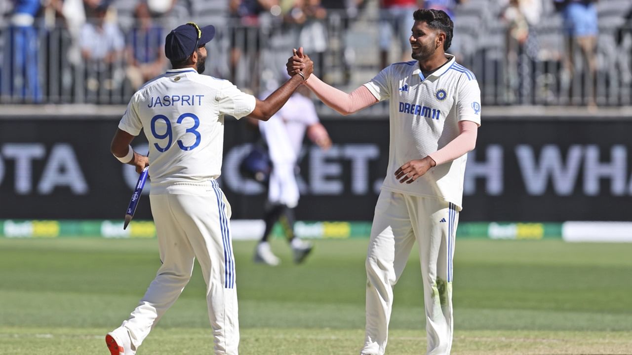 ജസ്പ്രീത് ബുംറയാണ് ആ പ്രധാന പേസറെന്നാണ് അനുമാനം. എന്നാല്‍ താരം രണ്ടാം ടെസ്റ്റില്‍ കളിച്ചേക്കില്ലെന്ന തരത്തില്‍ സ്ഥിരീകരിക്കാത്ത റിപ്പോര്‍ട്ടുകളും പുറത്തുവരുന്നുണ്ട്.