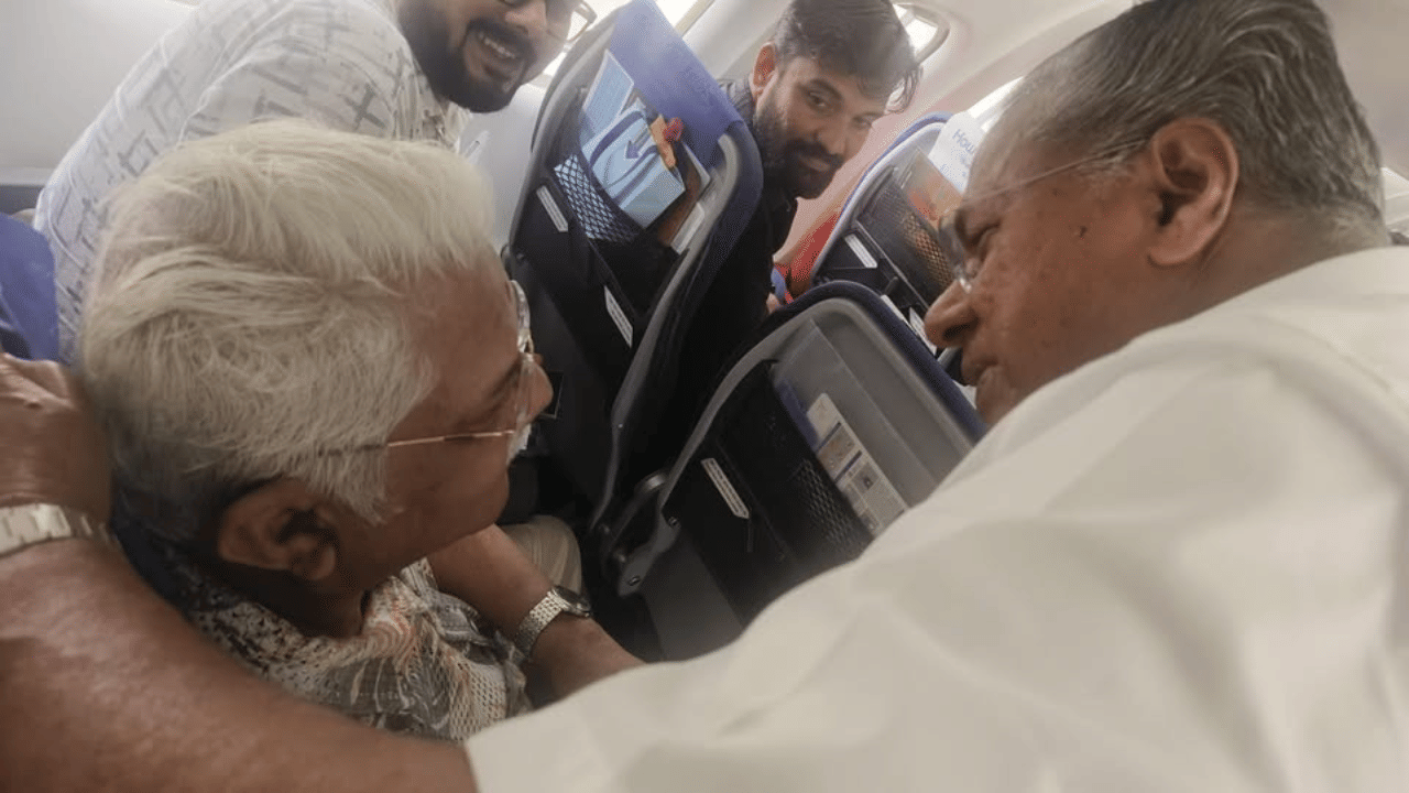Pinarayi Vijayan: മലയാളത്തിന്റെ അതുല്യനടനെ കണ്ടുമുട്ടി; ജഗതിയെ ചേര്‍ത്തുപിടിച്ച് മുഖ്യമന്ത്രി