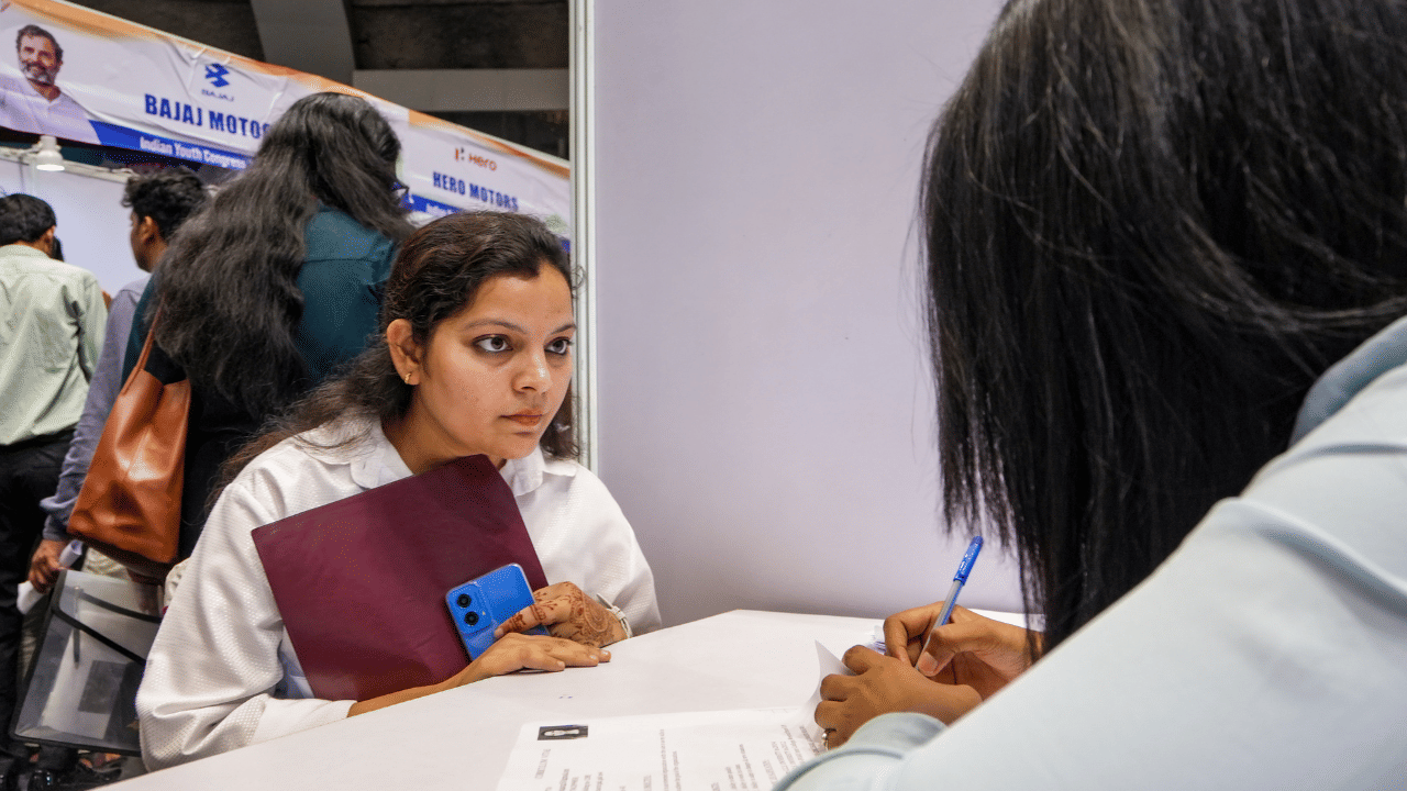 Job openings: പുതിയ തൊഴിൽ അവസരങ്ങൾ വന്നേക്കും, ഇന്ത്യൻ കമ്പനികൾ ദുബായിലേക്ക് Job openings: പുതിയ തൊഴിൽ അവസരങ്ങൾ വന്നേക്കും, ഇന്ത്യൻ കമ്പനികൾ ദുബായിലേക്ക്