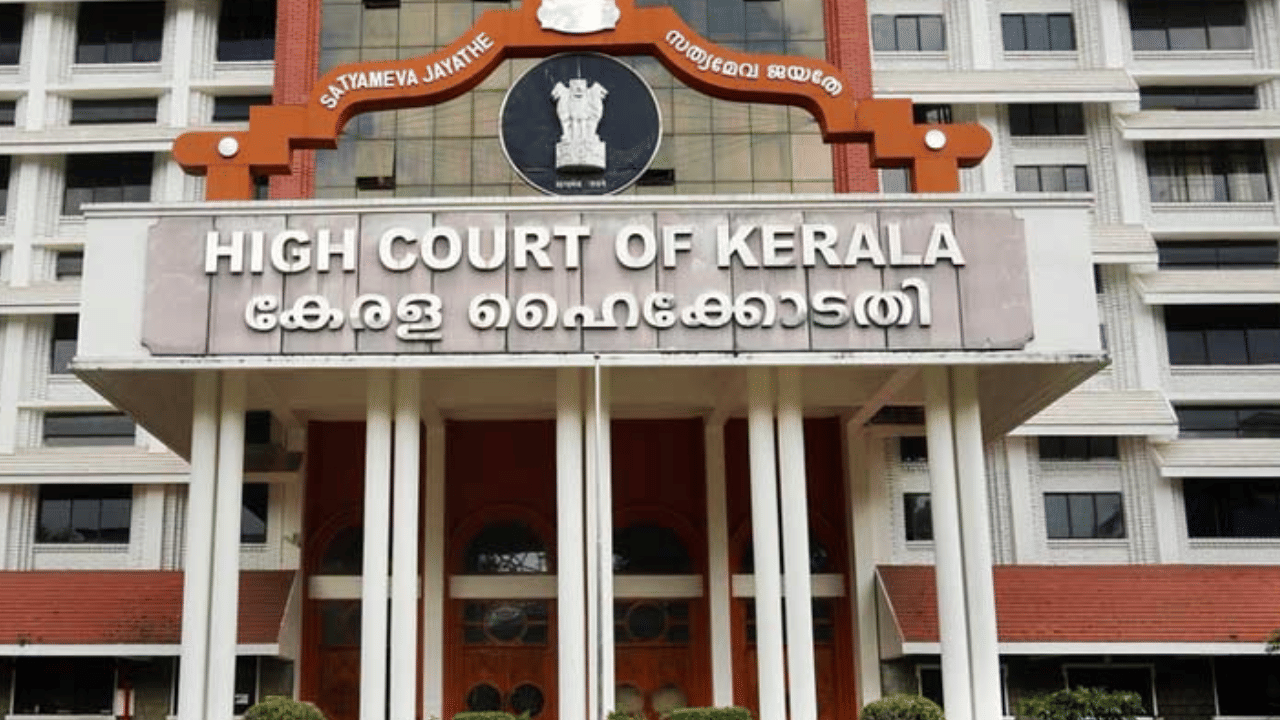 High Court Judge Vehicle in Reel: റീലിൽ ഹൈക്കോടതി ജഡ്ജിയുടെ ഔദ്യോഗിക വാഹനം; യുവ അഭിഭാഷകനെതിരെ കാരണം കാണിക്കൽ നോട്ടീസ്