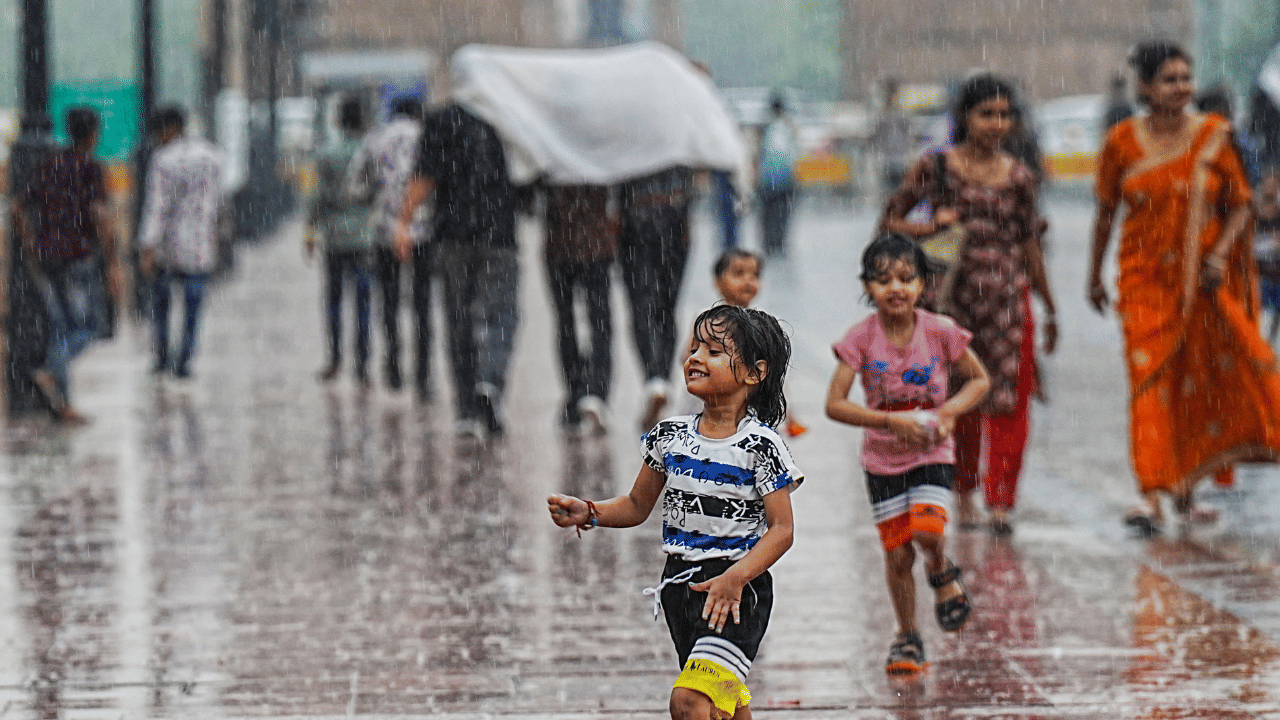 Kerala Rain alert: വീണ്ടും മഴ ശക്തമാകും, വിവിധ ജില്ലകളിൽ യെല്ലോ അലേർട്ട്, ശക്തമായ കാറ്റിനും സാധ്യത