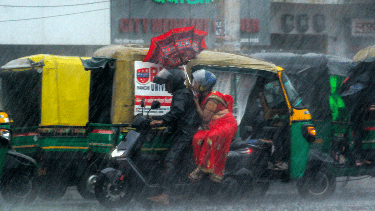 Kerala Rain Alert Update: സംസ്ഥാനത്ത് കനത്ത മഴ; രണ്ട് ജില്ലകളിൽ ഓറഞ്ച് അലർട്ട്; പ്രളയഭീതിയിൽ മലയോരം