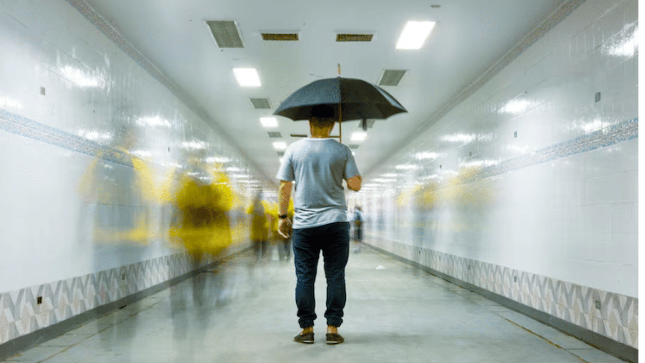 kerala Monsoon : മഴ കുറഞ്ഞാൻ മെട്രോയിൽ കുട മറക്കും, കൊച്ചി മെട്രോയിൽ നിന്ന് ഒരു വർഷം കിട്ടിയ കുടയുടെ കണക്ക് അറിയണോ?