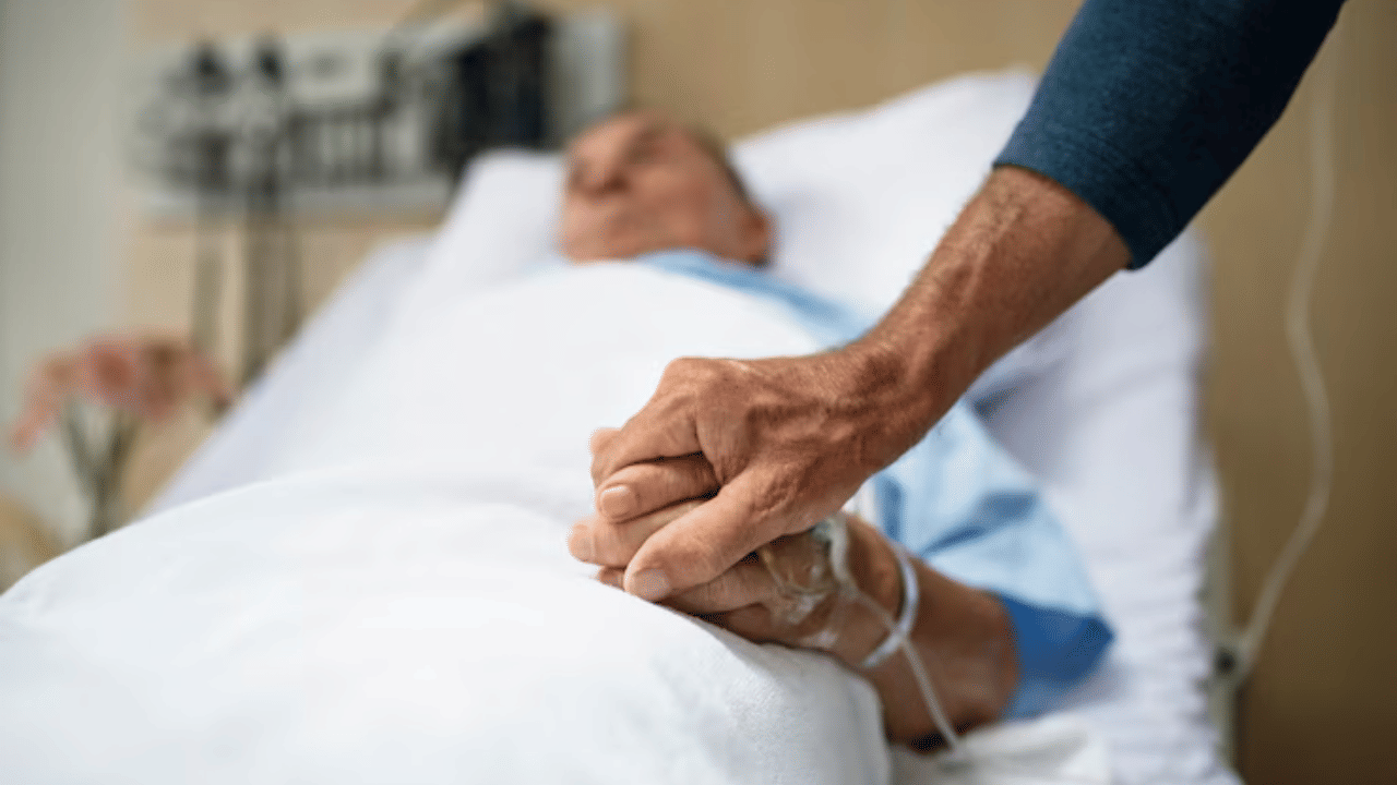 Living Will: അന്തസ്സോടെയുള്ള മരണം സ്വയം തീരുമാനിക്കാം, എന്താണ് ലിവിങ് വിൽ? Living Will: അന്തസ്സോടെയുള്ള മരണം സ്വയം തീരുമാനിക്കാം, എന്താണ് ലിവിങ് വിൽ?
