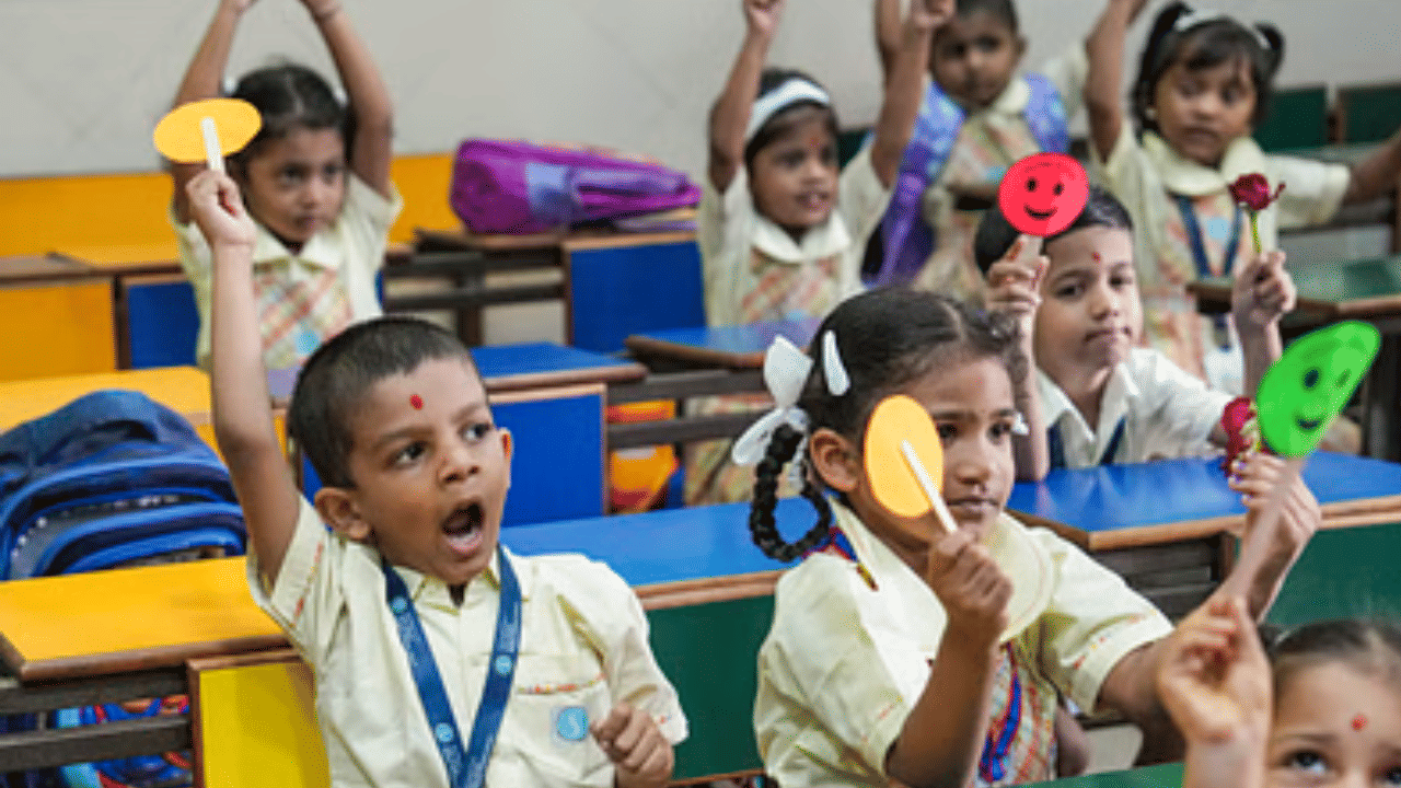 Kerala Midday Meal: പാലുകുടിക്കാൻ കുട്ടി വന്നില്ലേ, പിറ്റേന്ന് തൈരു കൊടുക്കൂ... ഫണ്ട് പ്രശ്നം സ്കൂളിൽ മാത്രമല്ല അം​ഗനവാടിയിലും