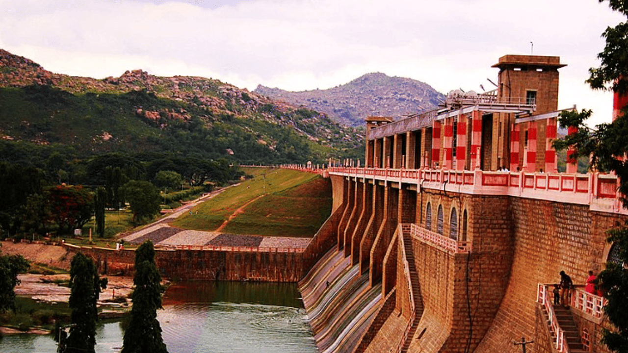 Kerala Rain Alerts : ഇടുക്കി പൊന്മുടി അണക്കെട്ട് തുറന്നു, പന്നിയാര്‍ പുഴയുടെ ഇരു കരകളിലുമുള്ളവര്‍ക്ക് ജാ​ഗ്രതാ നിർദ്ദേശം