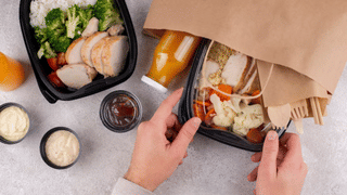 Kareena Kapoor’s tips:  അത്താഴം വൈകീട്ട് 6.30 -ന് ഉറക്കം 9.30 -ന് ആരോ​ഗ്യ സംര​ക്ഷണത്തിന് കരീനാ കപൂർ ചെയ്യുന്നത് ഇതെല്ലാം