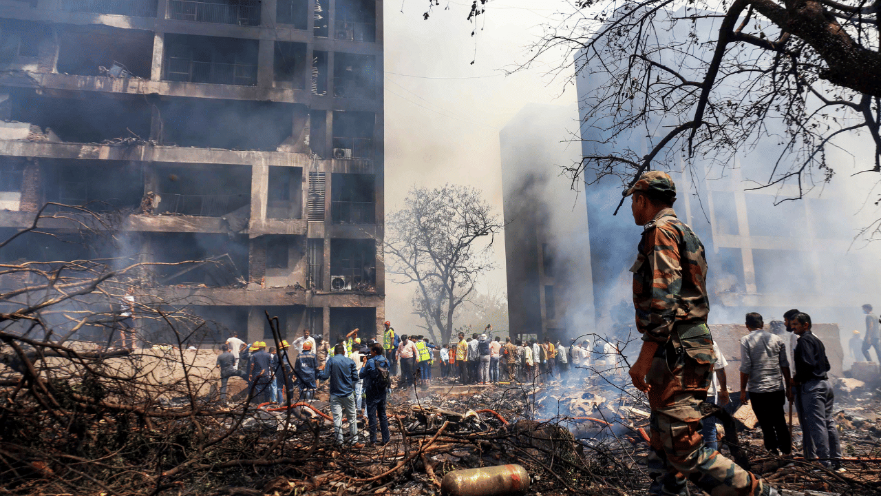 Ahmedabad Plane Crash: വിമാനത്തിന് 11 വർഷത്തെ പഴക്കം; ഉണ്ടായിരുന്നത് ഇരുന്നൂറിലേറെ യാത്രക്കാരും 12 ജീവനക്കാരും