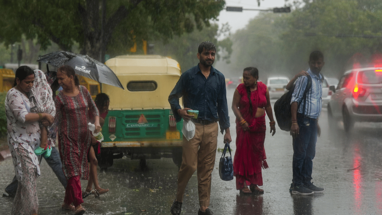 Kerala Rain Alert: ഇനി ഞായറാഴ്ച വരെ മഴ കനക്കും, ഇന്ന് നാലു ജില്ലകളിൽ ഓറഞ്ച് അലർട്ട്