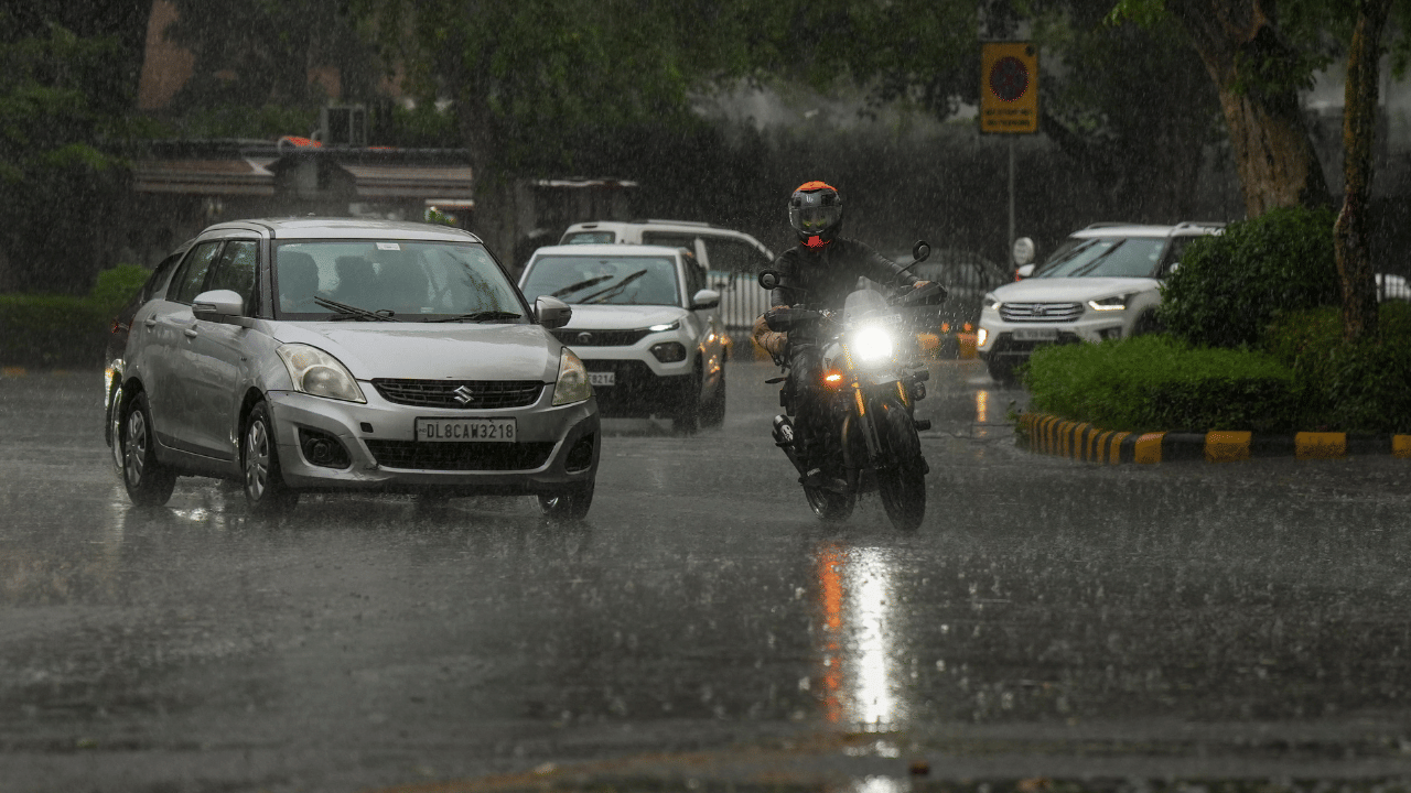 Kerala Weather Updates: നാളെ മുതൽ മഴ കനക്കും; യെല്ലോ അലേർട്ട് 7 ജില്ലകളിൽ