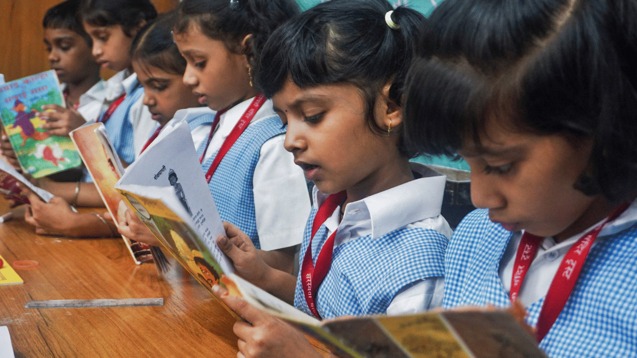 Kerala school holiday : മഴക്കെടുതികൾ അവസാനിച്ചില്ല, നാളെയും വിദ്യാഭ്യാസ സ്ഥാപനങ്ങൾ അവധി, പരീക്ഷകൾക്ക് മാറ്റമില്ല