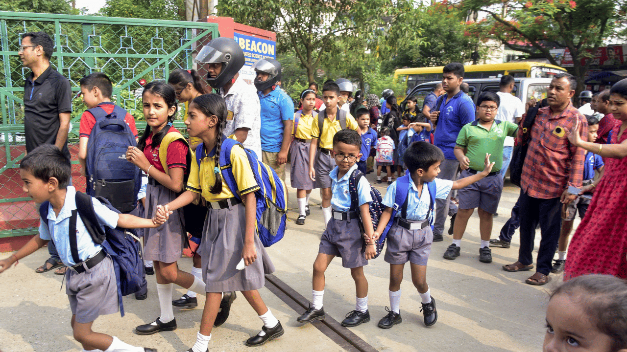 Kerala School Holiday: കനത്ത മഴ, ഈ ജില്ലകളിലെ വിദ്യാഭ്യാസ സ്ഥാപനങ്ങൾക്ക് നാളെ അവധി Kerala School Holiday: കനത്ത മഴ, ഈ ജില്ലകളിലെ വിദ്യാഭ്യാസ സ്ഥാപനങ്ങൾക്ക് നാളെ അവധി
