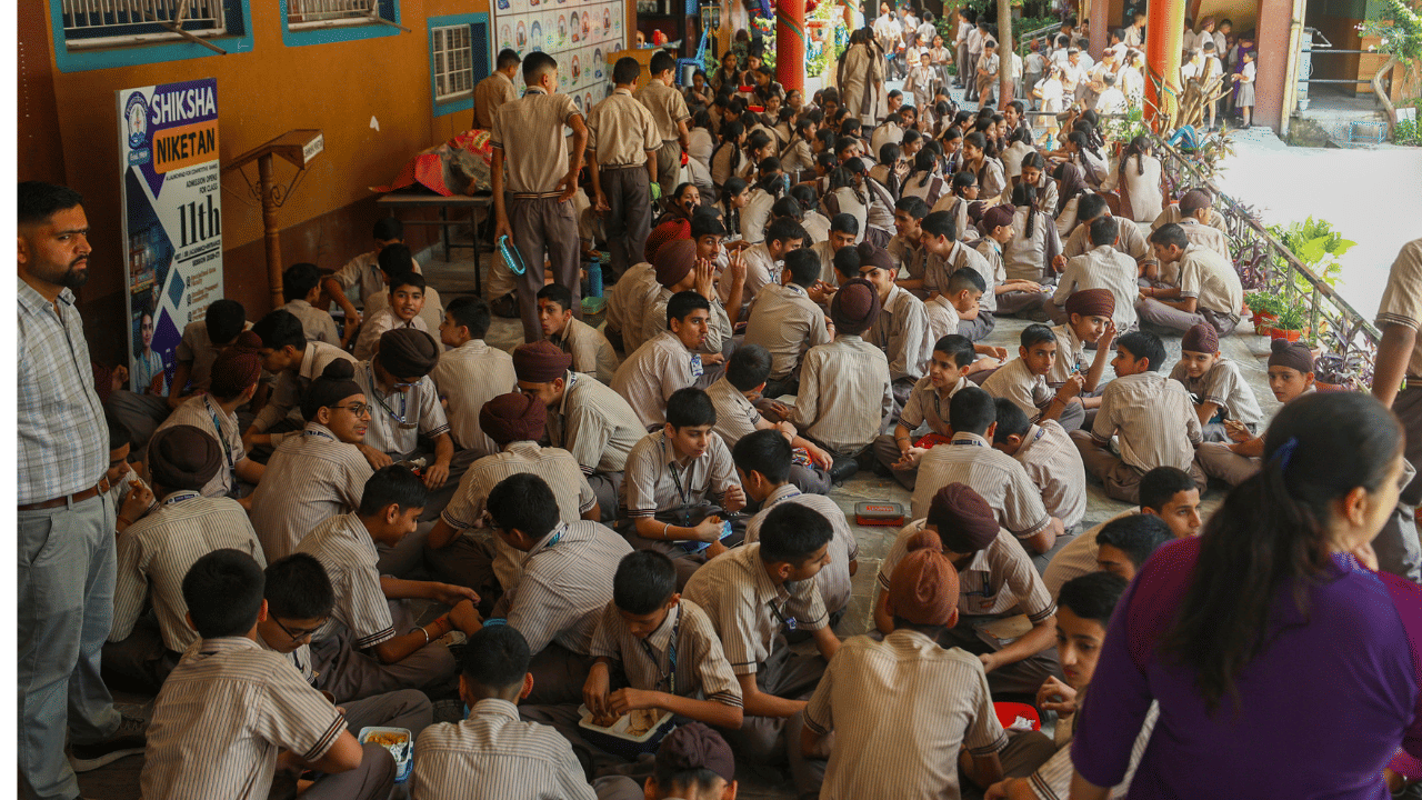 Kerala School Opening 2025 Date : ദുരിതാശ്വാസ ക്യാംപുകൾ പ്രവർത്തിക്കുന്ന സ്കൂളുകളിൽ നാളെ പ്രവേശനോത്സവമില്ല