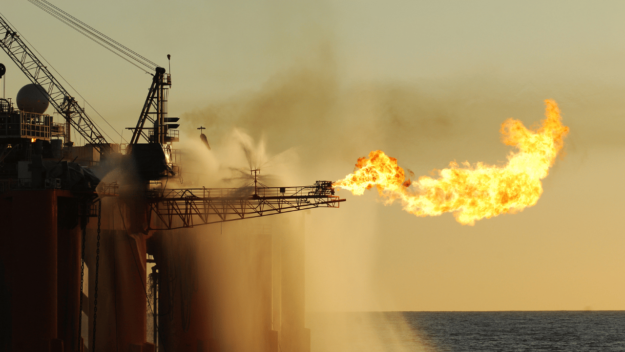 Kerala ship accident: കടലിൽവെച്ചു തീപ്പിടിച്ചാൽ ഉപ്പുവെള്ളം പോരാ കെടുത്താൻ, വഴികൾ ഇതെല്ലാം Kerala ship accident: കടലിൽവെച്ചു തീപ്പിടിച്ചാൽ ഉപ്പുവെള്ളം പോരാ കെടുത്താൻ, വഴികൾ ഇതെല്ലാം