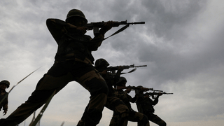 Viral News: ജനിച്ചയുടൻ ഉപേക്ഷിക്കപ്പെട്ടു; 40 വർഷത്തിനുശേഷം കുടുംബത്തെ കണ്ടുമുട്ടി യുവാവ്, സഹായിച്ചത് ടെലിവിഷൻ ഷോ