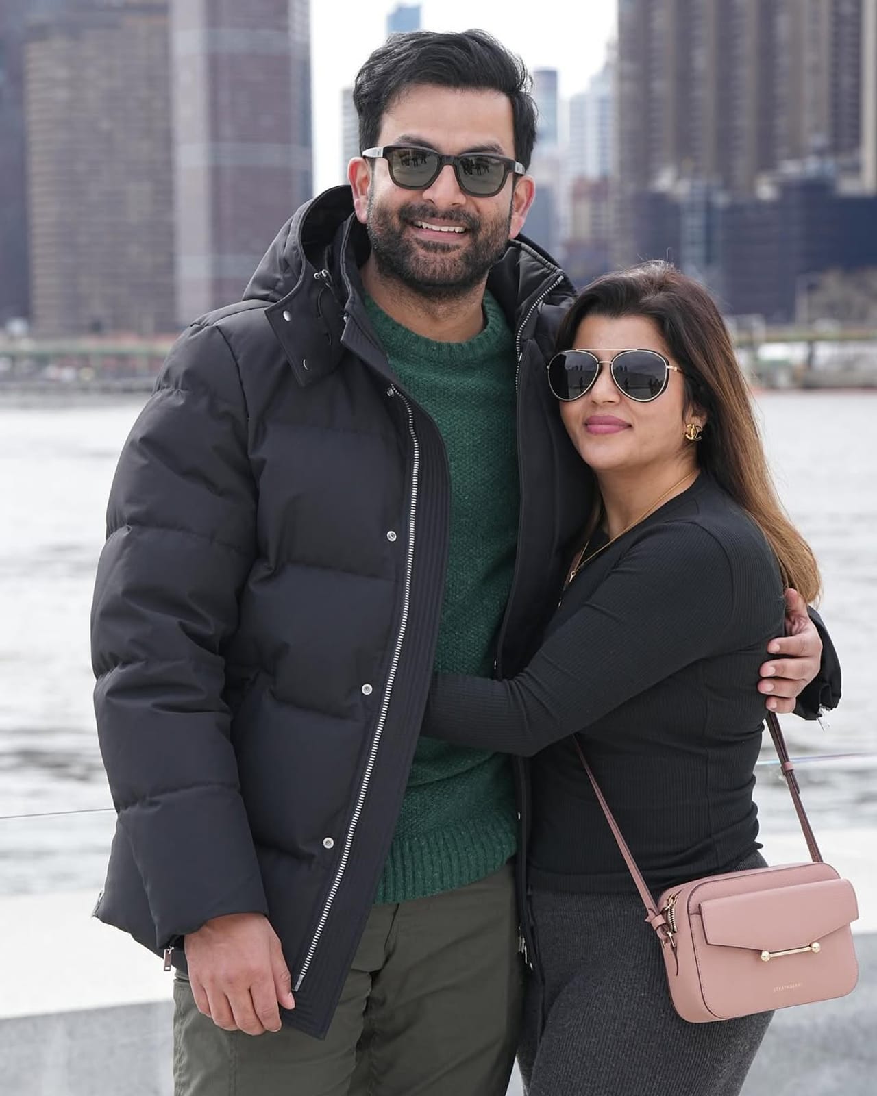 മലയാള സിനിമയിലെ മാതൃക താരദമ്പതികളാണ് സുപ്രിയ മേനോനും പൃഥ്വിരാജ് സുകുമാരനും. ദാമ്പത്യ ജീവിതത്തിന്റെ പതിനാല് വർഷത്തിനിടെയിൽ തന്റെ ഭാര്യയുടെ പിന്തുണ കരിയറിൽ എത്രത്തോളം ഉണ്ടെന്ന് പൃഥ്വിരാജ് തന്നെ പലതവണ തുറന്നുപറഞ്ഞിട്ടുണ്ട്. (Image Credits:Instagram)