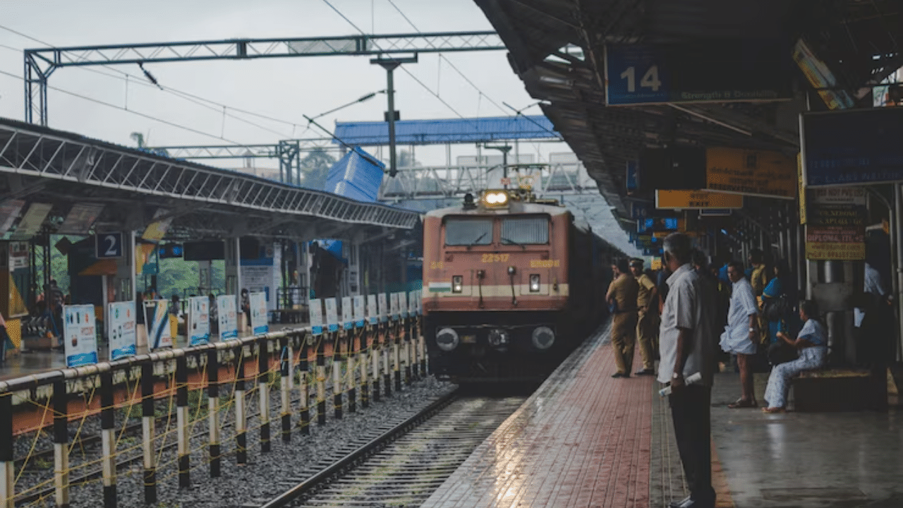 Waitlisted Tickets: ട്രെയിൻ യാത്ര പ്ലാൻ ചെയ്യുന്നുണ്ടോ? വെയിറ്റിങ് ടിക്കറ്റ് ഒഴിവാക്കാനുള്ള ചില തന്ത്രങ്ങളിതാ.. Waitlisted Tickets: ട്രെയിൻ യാത്ര പ്ലാൻ ചെയ്യുന്നുണ്ടോ? വെയിറ്റിങ് ടിക്കറ്റ് ഒഴിവാക്കാനുള്ള ചില തന്ത്രങ്ങളിതാ..