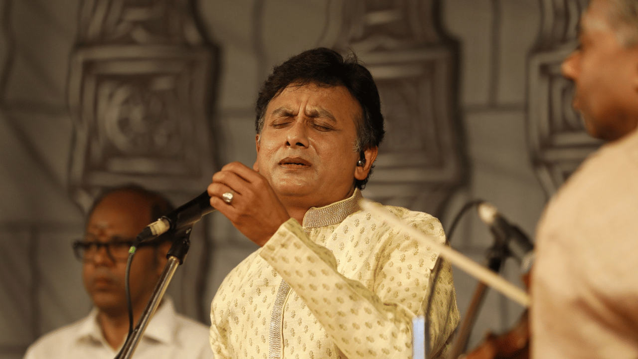 P. Unnikrishnan: ക്രിക്കറ്റ് ഭ്രാന്ത്, ബഹുരാഷ്ട്ര കമ്പനിയിൽ ജോലി, എന്നിട്ടും കറങ്ങിത്തിരിഞ്ഞു പാട്ടുകാരനായി - പി. ഉണ്ണികൃഷ്ണൻ P. Unnikrishnan: ക്രിക്കറ്റ് ഭ്രാന്ത്, ബഹുരാഷ്ട്ര കമ്പനിയിൽ ജോലി, എന്നിട്ടും കറങ്ങിത്തിരിഞ്ഞു പാട്ടുകാരനായി - പി. ഉണ്ണികൃഷ്ണൻ