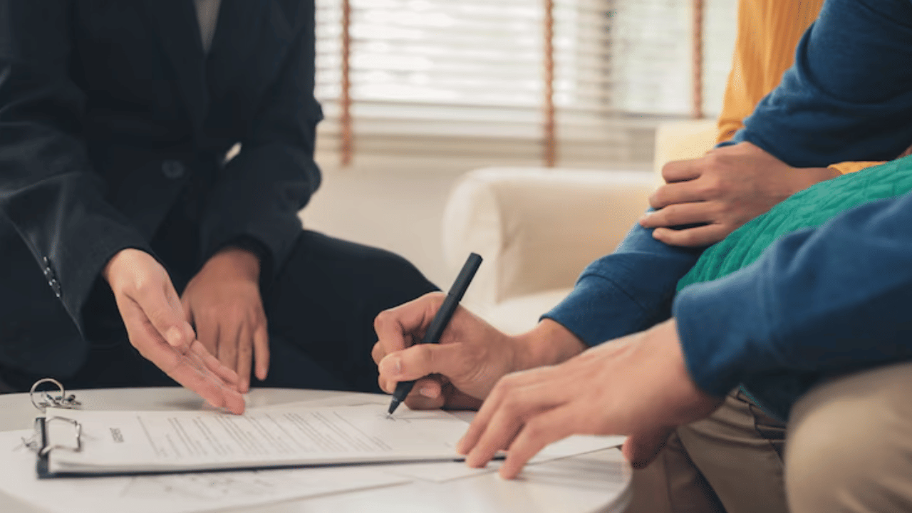 Will writing: വിൽപത്രം എഴുതാൻ പദ്ധതിയിടുകയാണോ? ഈ തെറ്റുകൾ ഒഴിവാക്കാം Will writing: വിൽപത്രം എഴുതാൻ പദ്ധതിയിടുകയാണോ? ഈ തെറ്റുകൾ ഒഴിവാക്കാം