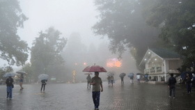 Malayalam Rain Poems: നമുക്ക് കള്ളക്കർക്കിടകം, പക്ഷെ മഴയെ പുകഴ്ത്തിയ കവികൾ പറഞ്ഞത് ഇങ്ങനെയെല്ലാം Malayalam Rain Poems: നമുക്ക് കള്ളക്കർക്കിടകം, പക്ഷെ മഴയെ പുകഴ്ത്തിയ കവികൾ പറഞ്ഞത് ഇങ്ങനെയെല്ലാം...