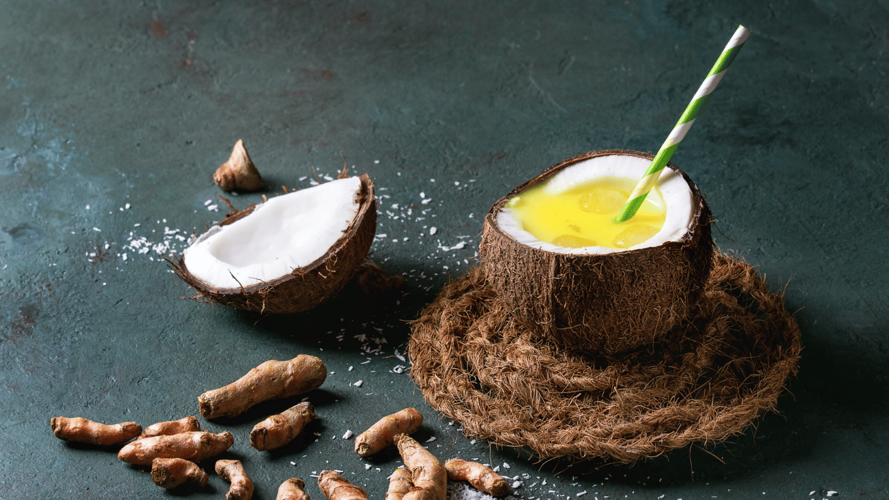 കേരളത്തിൽ വെളിച്ചെണ്ണ വില കൂടുന്നതിന് പ്രധാന കാരണങ്ങൾ ആയി പലതും പറയുന്നുണ്ടെങ്കിലും ഇതിൽ ഏറ്റവും അധികം കേൾക്കുന്നത് കരിക്കിന്റെ ഉപയോഗം കൂടി എന്ന കാരണമാണ്. 