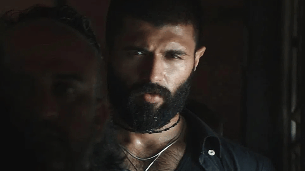 ഗൗതം തിന്നനൂരി സംവിധാനം ചെയ്ത് വിജയ് ദേവരകൊണ്ട നായകനായി എത്തുന്ന ചിത്രമാണ് കിംഗ്ഡം. വ്യത്യസ്തമായ പശ്ചാത്തലത്തിൽ ഒരുങ്ങുന്ന ഒരു വൈകാരിക ആക്ഷൻ ത്രില്ലറാണിത്, ജൂലൈ 31 ന് തിയേറ്ററുകളിൽ എത്തും.