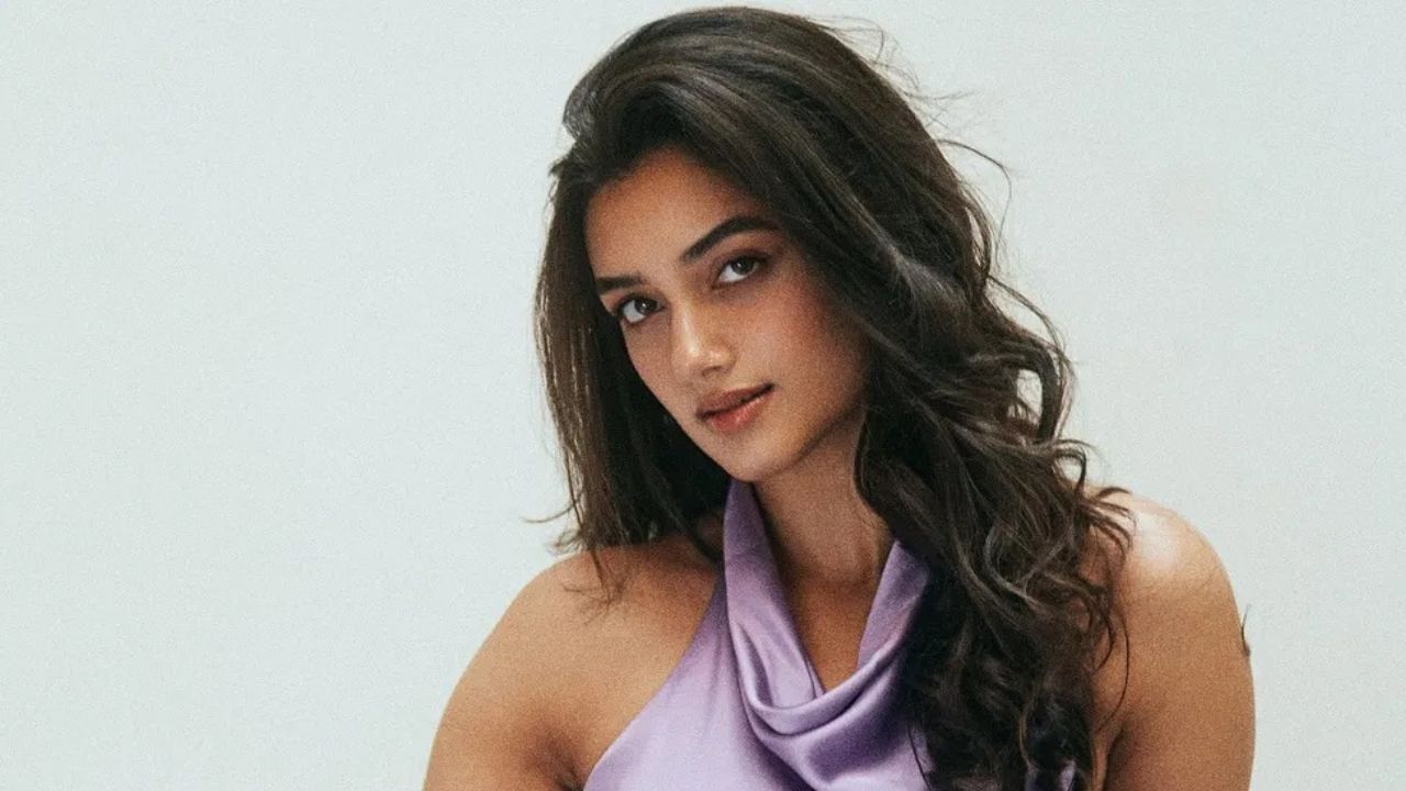 ഈ വിവരം ഭാഗ്യശ്രീ സ്വന്തം ഇൻസ്റ്റാഗ്രാം സ്റ്റോറിയിലൂടെ ഒരു ഫോട്ടോ സഹിതം പങ്കുവെച്ചത് ആരാധകർക്കിടയിൽ വലിയ ആവേശം സൃഷ്ടിച്ചിട്ടുണ്ട്. അഭിനയത്തിൽ മാത്രമല്ല, സ്വന്തം കഥാപാത്രത്തിന് ശബ്ദം നൽകിക്കൊണ്ട് താരം തന്റെ ശ്രദ്ധിക്കപ്പെടുന്നു.